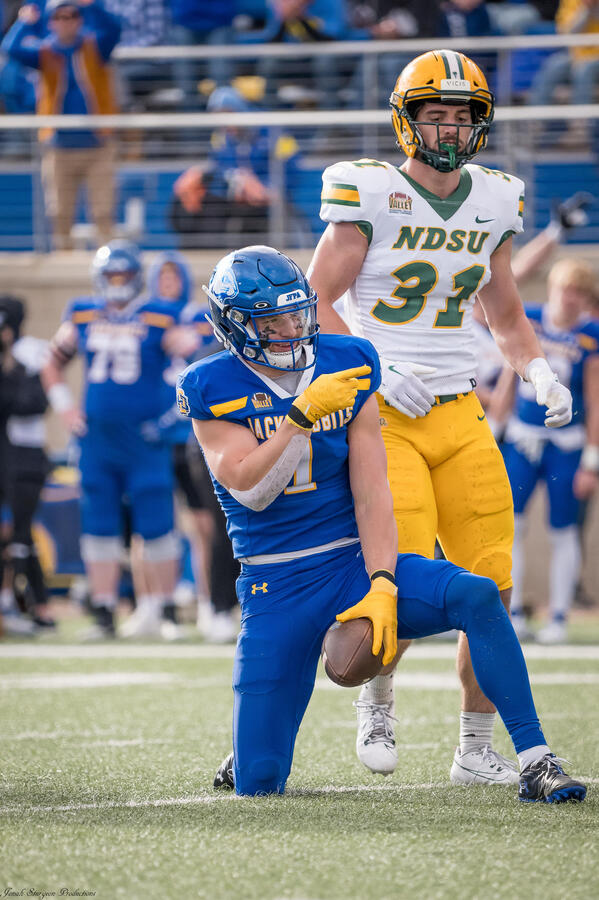 Jadon Janke signals first down